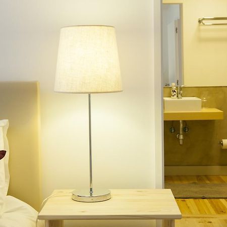 Joivy Cosy 1-Bed Flat With Workspace In Santa Catarina, Moments From Luis De Camoes Sq Lizbona Pokój zdjęcie
