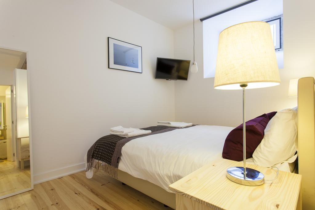 Joivy Cosy 1-Bed Flat With Workspace In Santa Catarina, Moments From Luis De Camoes Sq Lizbona Pokój zdjęcie