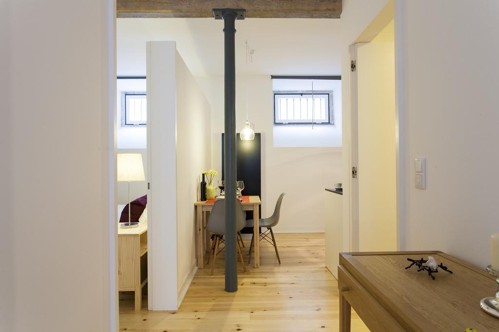 Joivy Cosy 1-Bed Flat With Workspace In Santa Catarina, Moments From Luis De Camoes Sq Lizbona Pokój zdjęcie