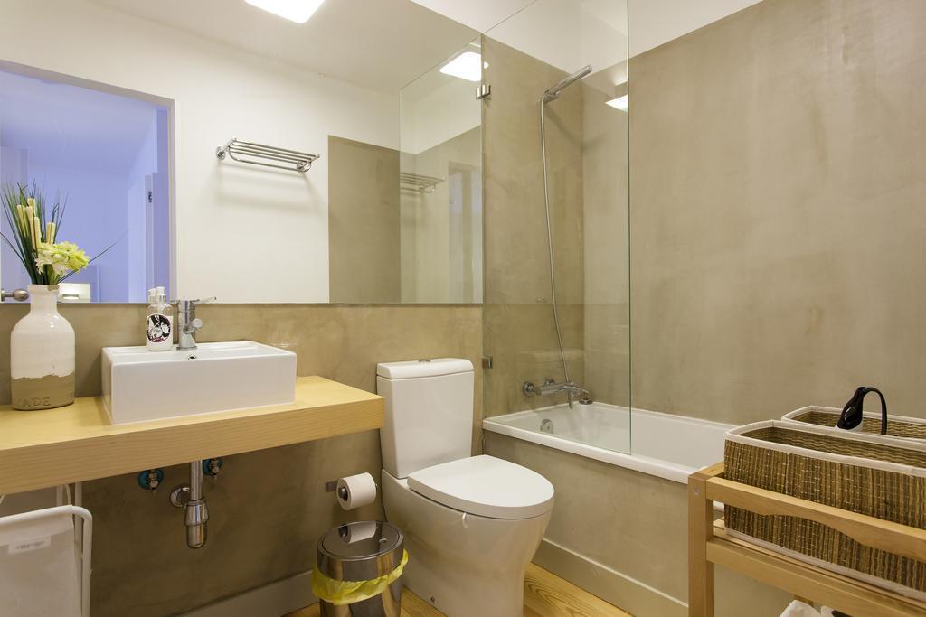 Joivy Cosy 1-Bed Flat With Workspace In Santa Catarina, Moments From Luis De Camoes Sq Lizbona Pokój zdjęcie