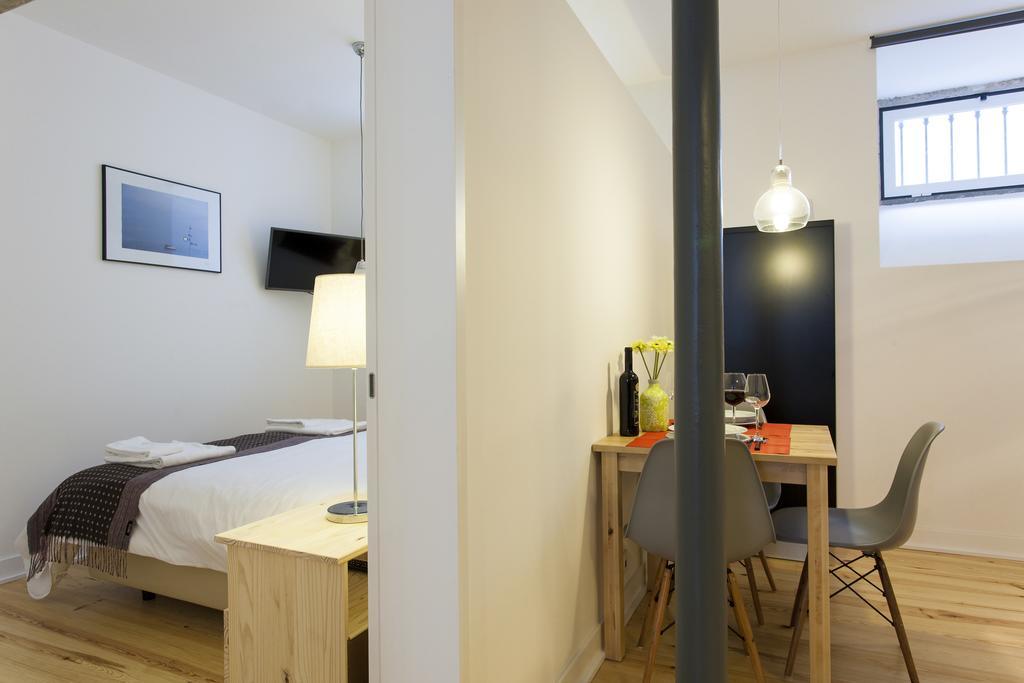 Joivy Cosy 1-Bed Flat With Workspace In Santa Catarina, Moments From Luis De Camoes Sq Lizbona Pokój zdjęcie